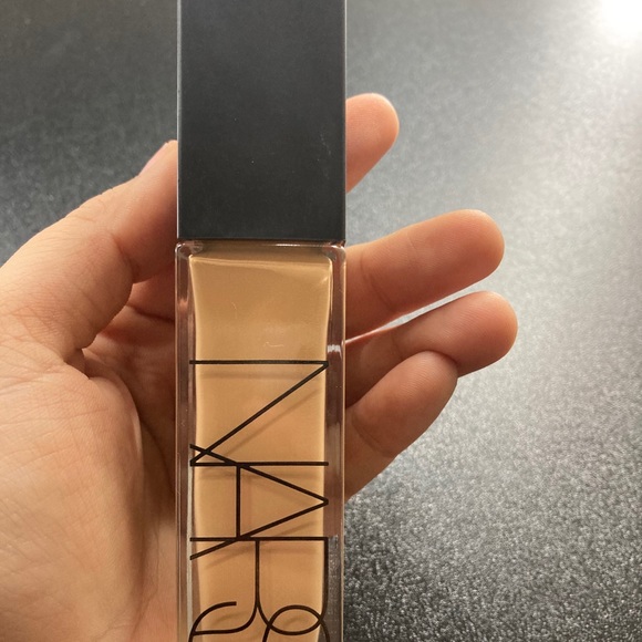 NARS FOUNDATION shade color:syracuse - Picture 2 of 4
